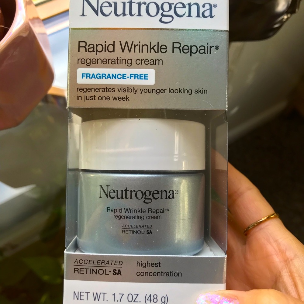 NIB Neutrogena Rapid Wrinkle Repair Retinol Cream + Hyaluronic Acid  1.7 Oz